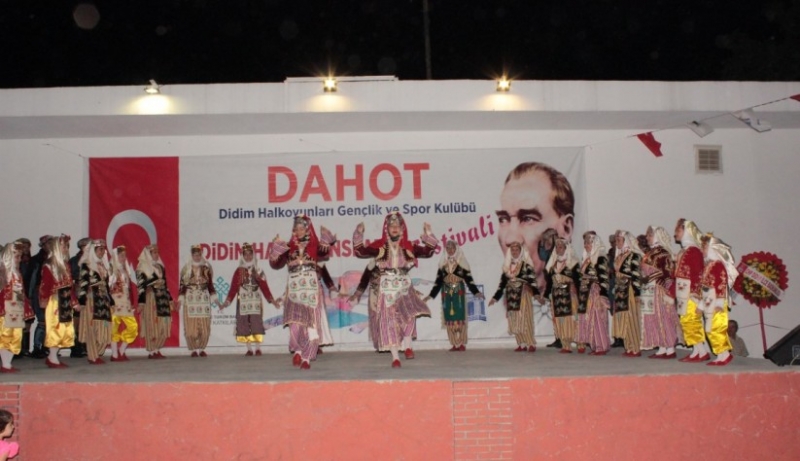 Didim Uluslararası Halk Dansları Şenliği Renkli Görüntülere Sahne oldu