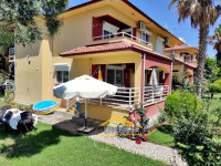 Didimde Satılık Denize Sıfır Havuzlu Sitede Villa