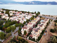Didim Akbük'te Denize Sıfır Sitede Satılık Villa 4+1