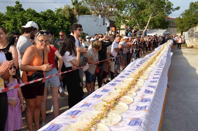 Didim'de 50 metrelik vegan dürüm rekor denemesi