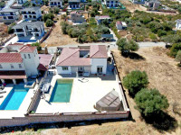Didim Yeşiltepe'de Satılık Müstakil Havuzlu Villa 700 m2 Arsa İçinde 