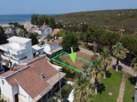Denize Sıfır Sitede Satılık İmarlı Villa Arsası 210 m2